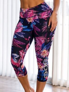 BEBE Floral Capri